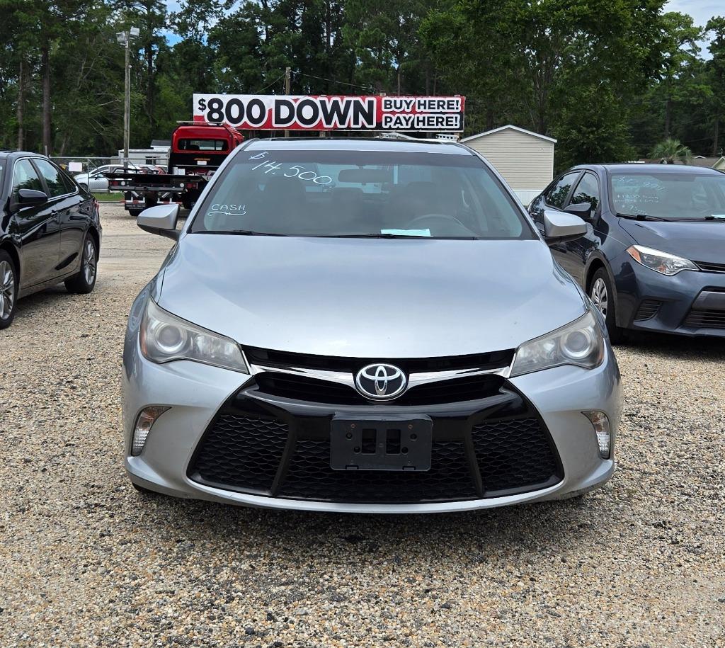 2017 Toyota Camry SE's photo