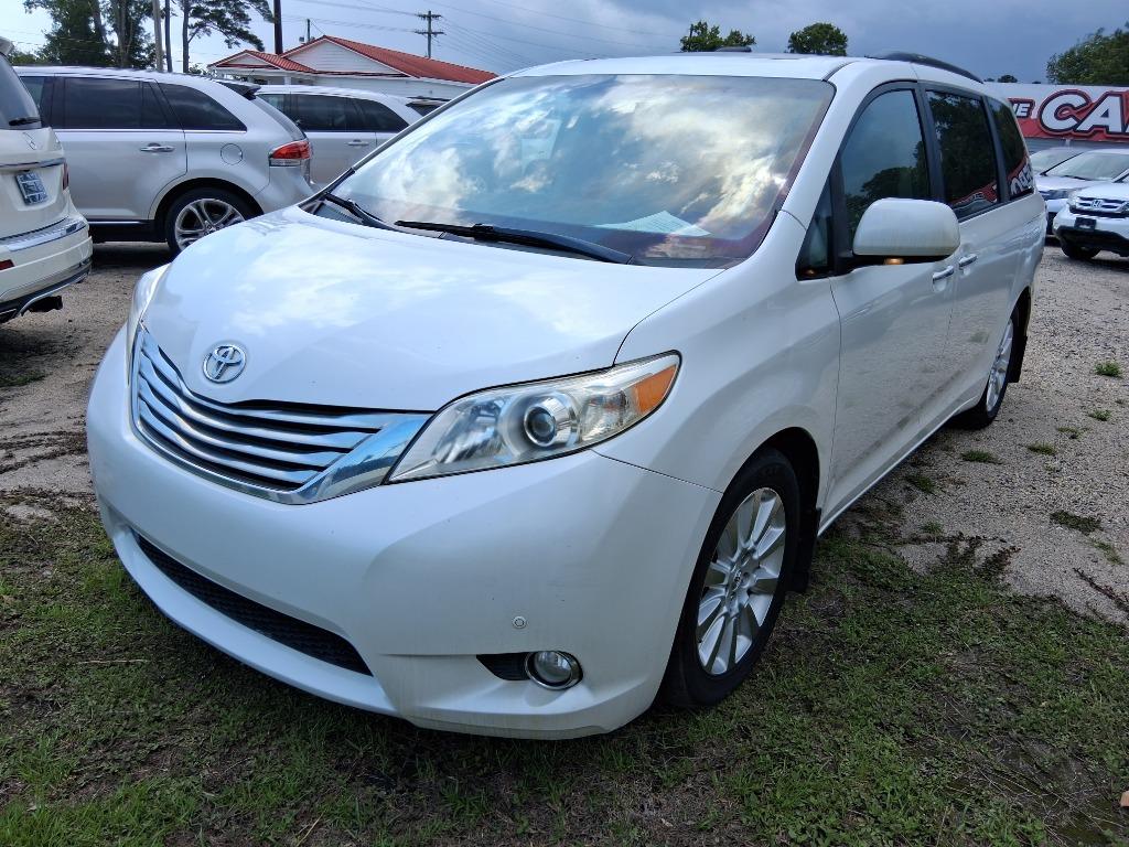 2011 Toyota Sienna XLE V6 8-Passenger's photo